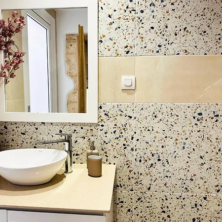 Roussos Place - Next To Splantzia Square - 2bd 2ba Chania (Crete)