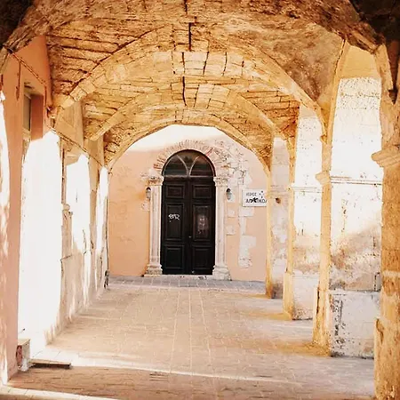 Roussos Place - Next To Splantzia Square - 2bd 2ba Ferienhaus