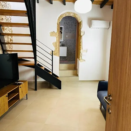 Ferienhaus Roussos Place - Next To Splantzia Square - 2bd 2ba *