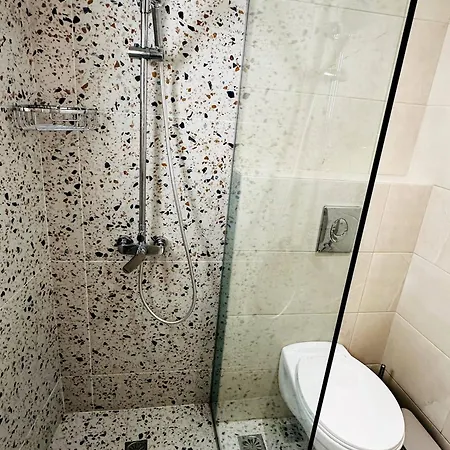 Roussos Place - Next To Splantzia Square - 2bd 2ba Ferienhaus