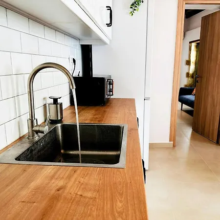 Roussos Place - Next To Splantzia Square - 2bd 2ba