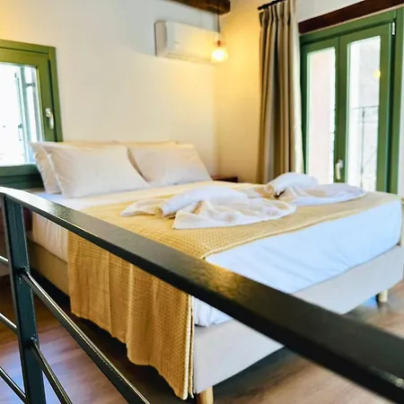 Roussos Place - Next To Splantzia Square - 2bd 2ba Ferienhaus