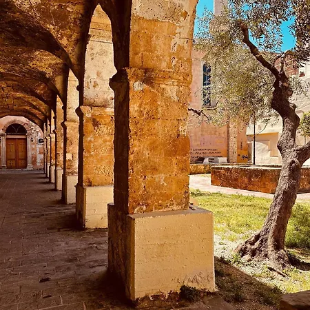 Roussos Place - Next To Splantzia Square - 2bd 2ba Vakantiehuis Chania (Crete)