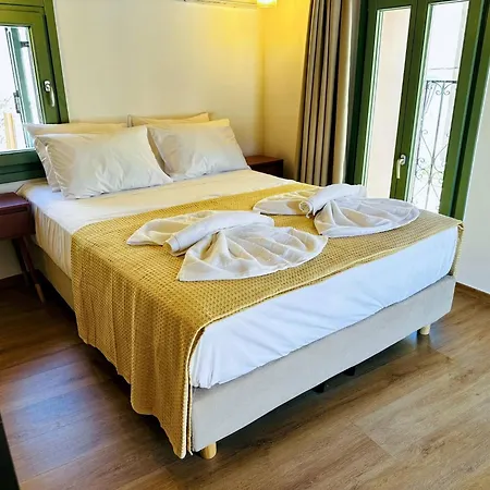 Roussos Place - Next To Splantzia Square - 2bd 2ba