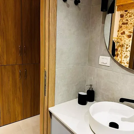 Roussos Place - Next To Splantzia Square - 2bd 2ba * Chania (Crete)