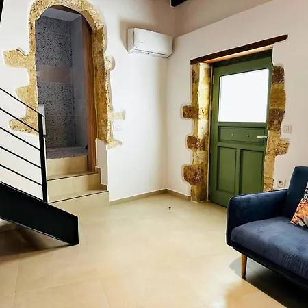 Vakantiehuis Roussos Place - Next To Splantzia Square - 2bd 2ba *