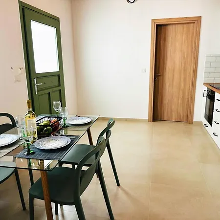 Roussos Place - Next To Splantzia Square - 2bd 2ba Chania (Crete)
