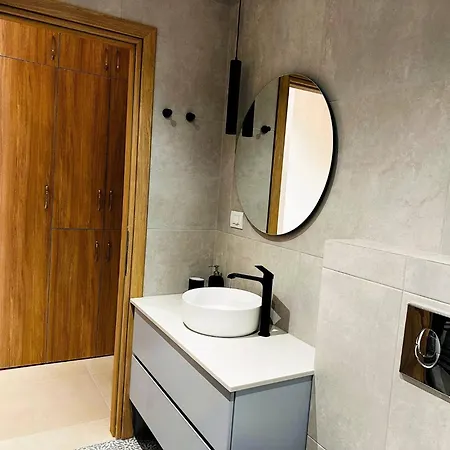 Roussos Place - Next To Splantzia Square - 2bd 2ba Vakantiehuis *