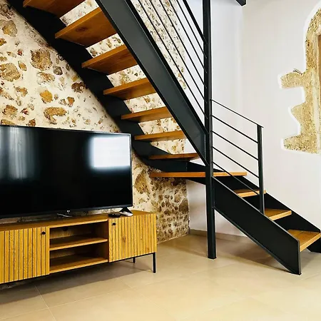 Vakantiehuis Roussos Place - Next To Splantzia Square - 2bd 2ba Chania (Crete)