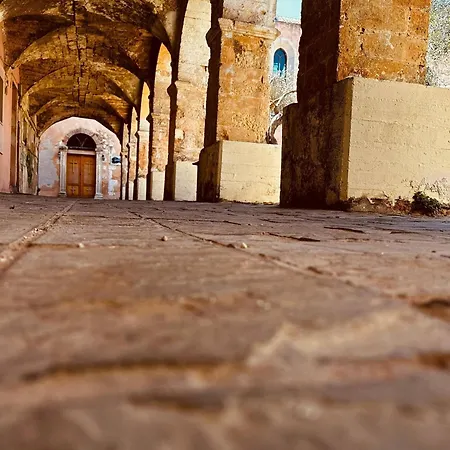 Roussos Place - Next To Splantzia Square - 2bd 2ba Дом отдыха Ханья