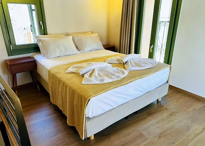 Roussos Place - Next To Splantzia Square - 2bd 2ba