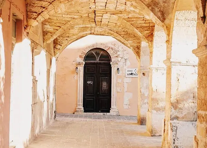 Roussos Place - Next To Splantzia Square - 2bd 2ba Сasa de vacaciones