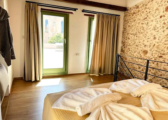 Roussos Place - Next To Splantzia Square - 2bd 2ba *