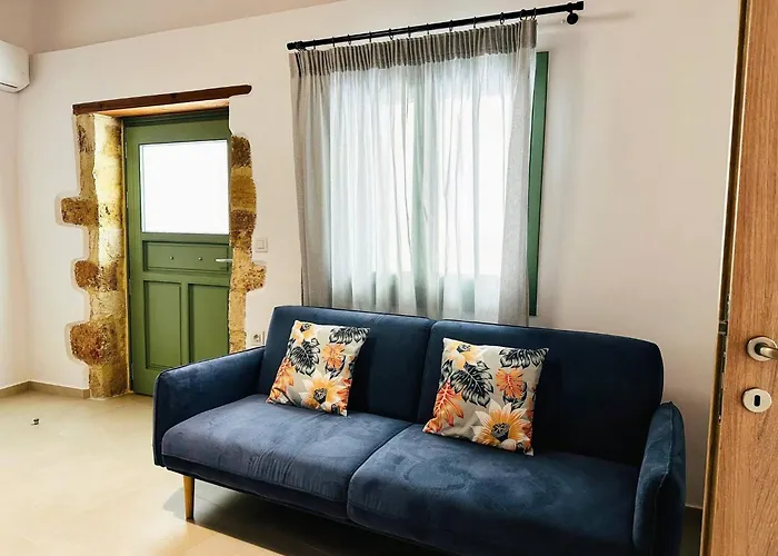 Roussos Place - Next To Splantzia Square - 2bd 2ba