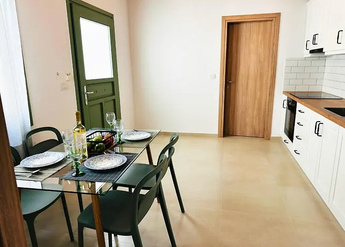 Roussos Place - Next To Splantzia Square - 2bd 2ba La Canea