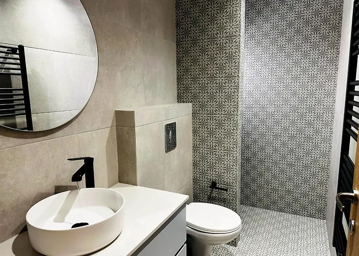 Roussos Place - Next To Splantzia Square - 2bd 2ba Сasa de vacaciones