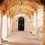 Roussos Place - Next To Splantzia Square - 2bd 2ba Ferienhaus