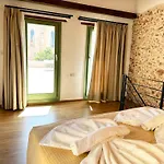 Roussos Place - Next To Splantzia Square - 2bd 2ba *