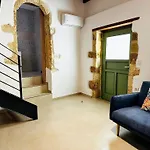 Ferienhaus Roussos Place - Next To Splantzia Square - 2bd 2ba *