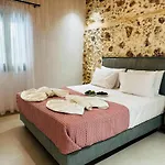 Ferienhaus Roussos Place - Next To Splantzia Square - 2bd 2ba Chania (Crete)