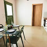 Roussos Place - Next To Splantzia Square - 2bd 2ba Chania (Crete)
