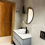 Roussos Place - Next To Splantzia Square - 2bd 2ba Ferienhaus *