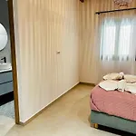 Ferienhaus Roussos Place - Next To Splantzia Square - 2bd 2ba