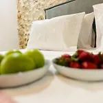 Ferienhaus Roussos Place - Next To Splantzia Square - 2bd 2ba *