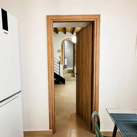 Ferienhaus Roussos Place - Next To Splantzia Square - 2bd 2ba