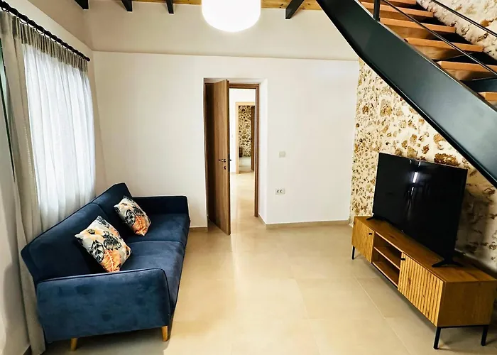 Roussos Place - Next To Splantzia Square - 2bd 2ba *